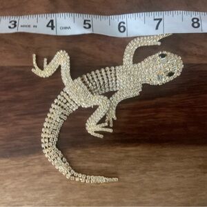 Sparkling rhinestone alligator pin, 8”, tail moves